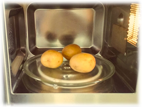 Cocer las patatas en el microondas