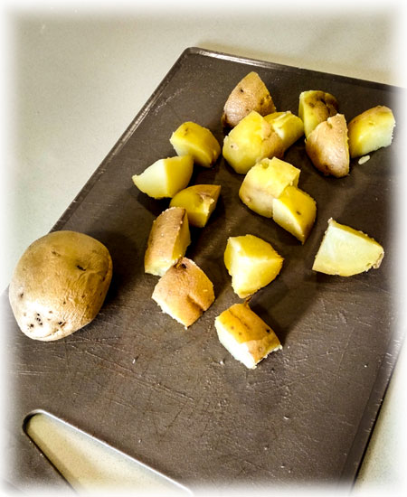 Trocear las patatas