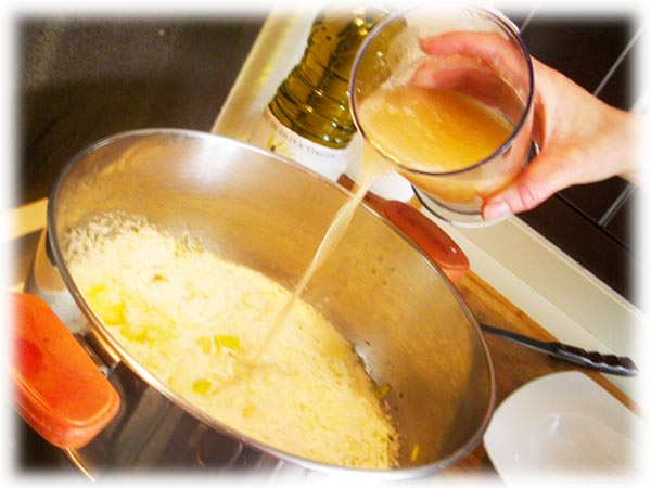 Añadir el caldo a la Crema de Queso