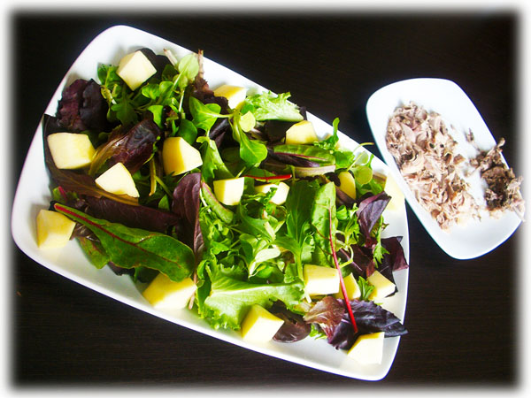Añadir la Manzana y la Codorniz a la Ensalada