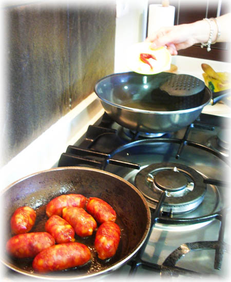 Freír chorizos, Ajo y guindilla