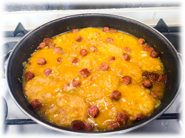 Añadimos la Chistorra, Guarra o Güeña a las Patatas