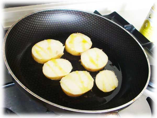 Dorar las patatas a la plancha