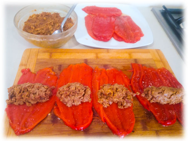 colocar el relleno sobre los pimientos