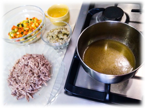 Ingredientes preparados y deshacer la gelatina