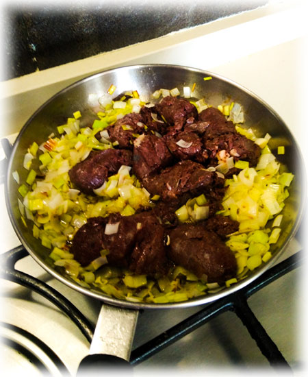 Freír la Morcilla y el Puerro