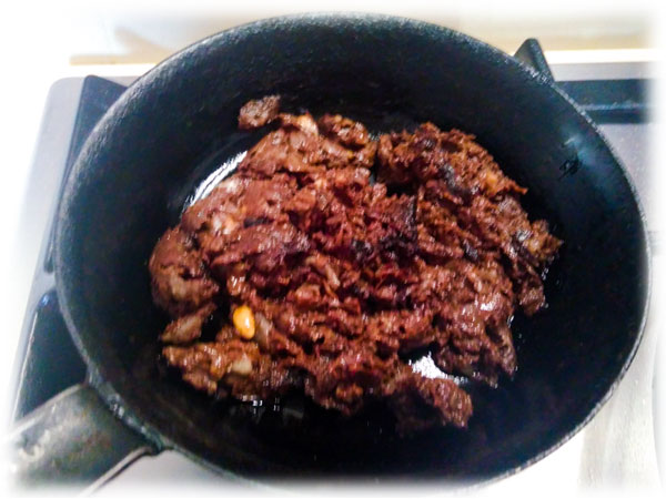 Sofreír la Morcilla Manchega de Cebolla