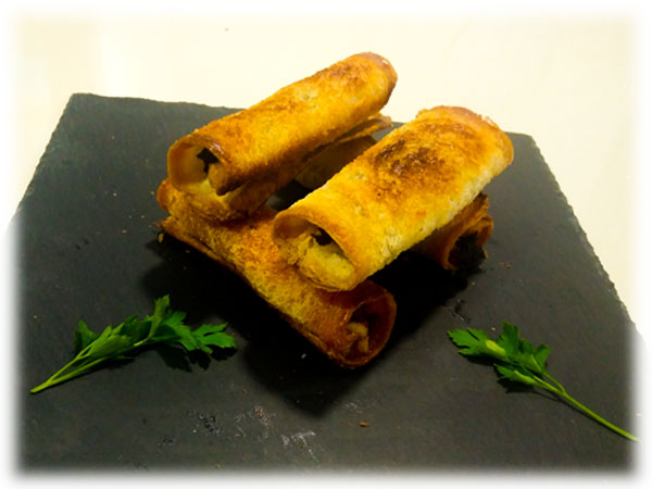 Aperitivo de Rulos de Chorizo y Morcilla con Queso Manchego