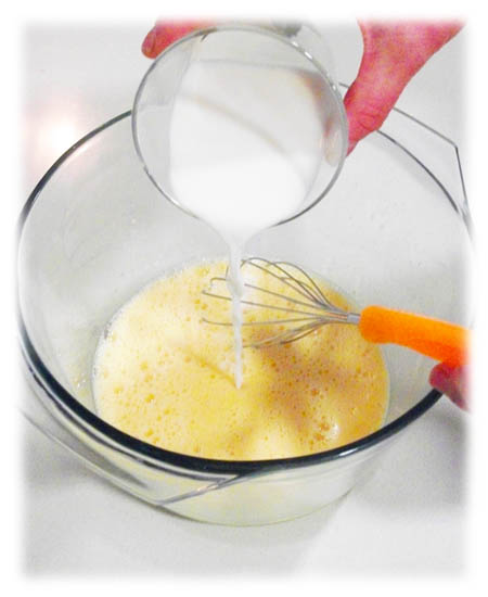Añadimos la Leche a la mezcla de líquidos