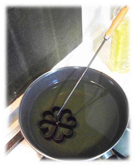 Calentar el Molde de las flores en aceite