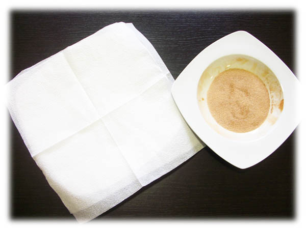 Preparar papel absorbente Azúcar y Canela, para cuando salgan las flores
