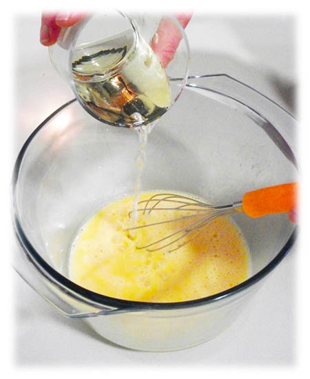 Añadir Vino Blanco a los huevos batidos