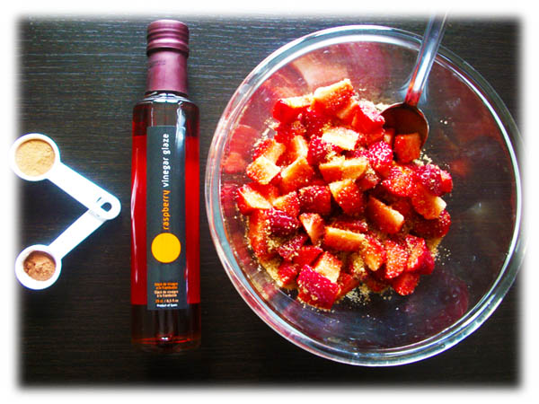 Fresas con Glacé de Vinagre a la Frambuesa Echar el Azúcar Morena y dejar reposar