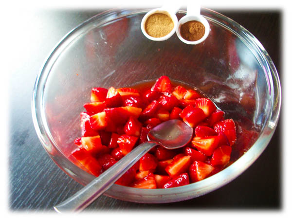 Añadir la Canela y el Cacao Fresas con Glacé de Vinagre a la Frambuesa