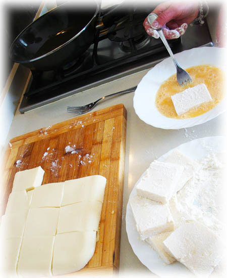 Rebozar y freir la leche frita