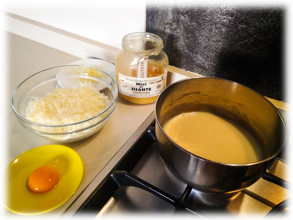 Calentar la leche y la Miel Artesana