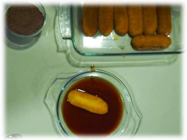 Mojamos las soletillas en el café
